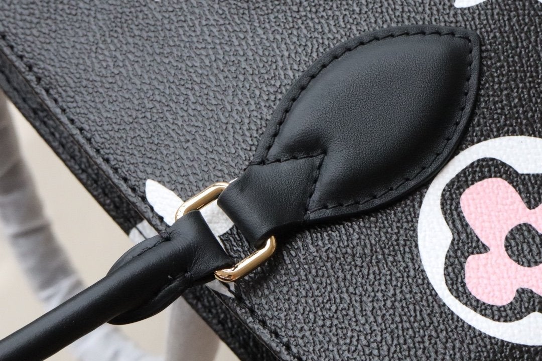Louis Vuitton Onthego Leather Handbag