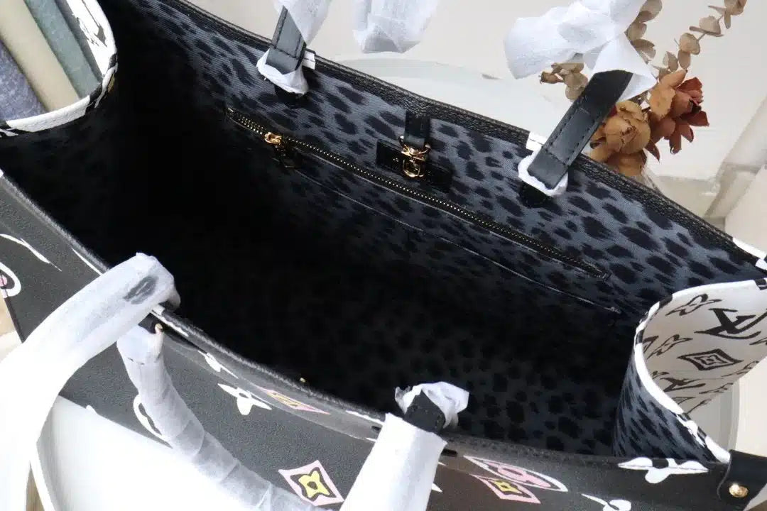 Louis Vuitton Onthego Leather Handbag