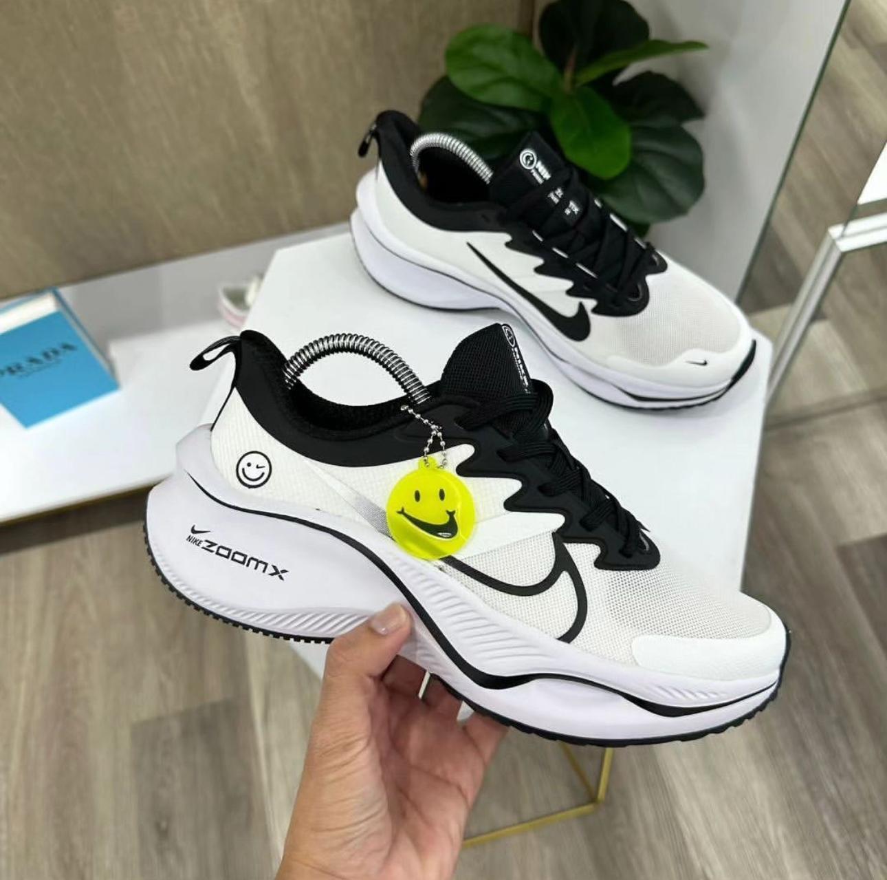 ZoomX Smile White Black Running Shoes