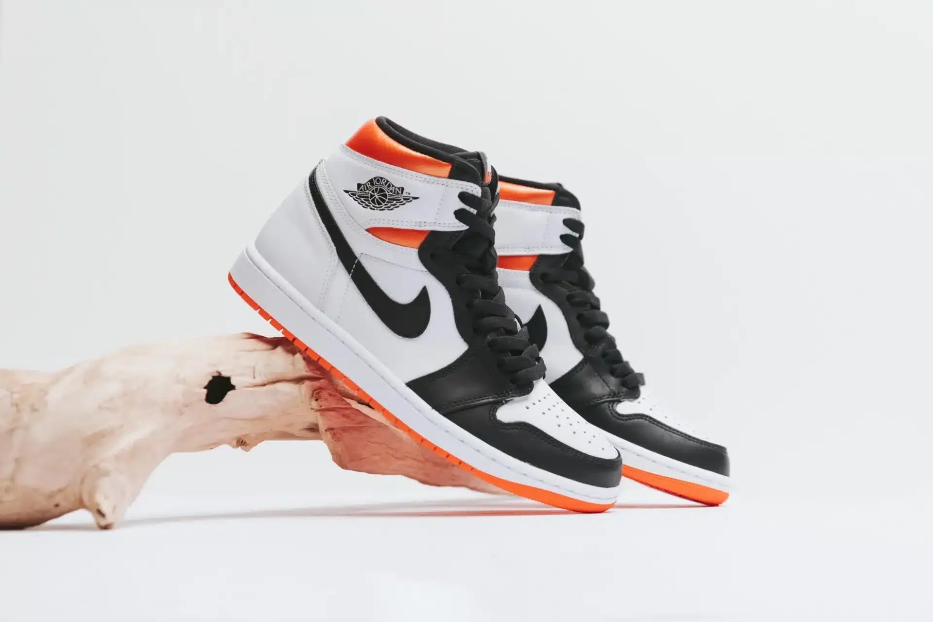 Nike Retro 1 Electro Orange Long Sneakers