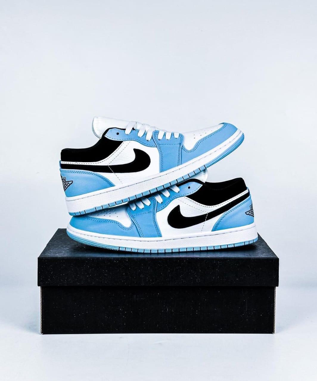 Nike Air Retro 1 UNC Blue Sneakers