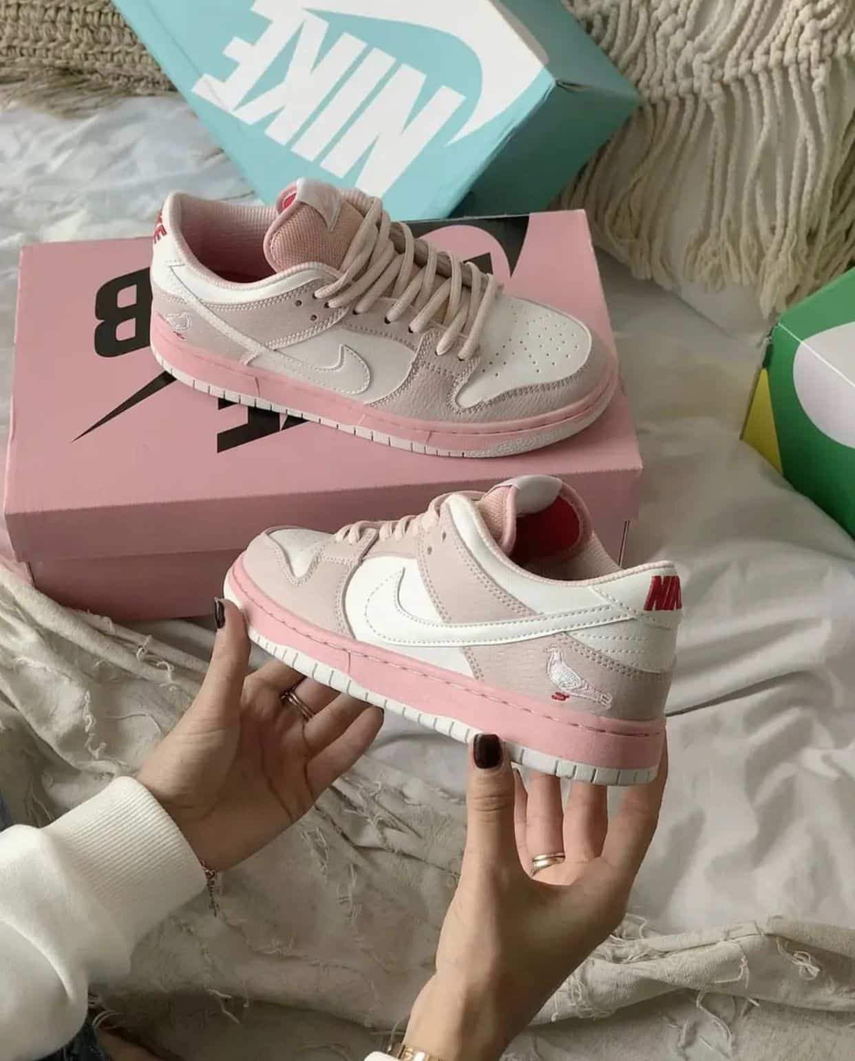 Nike SB Dunk Pink Pigeon Sneakers