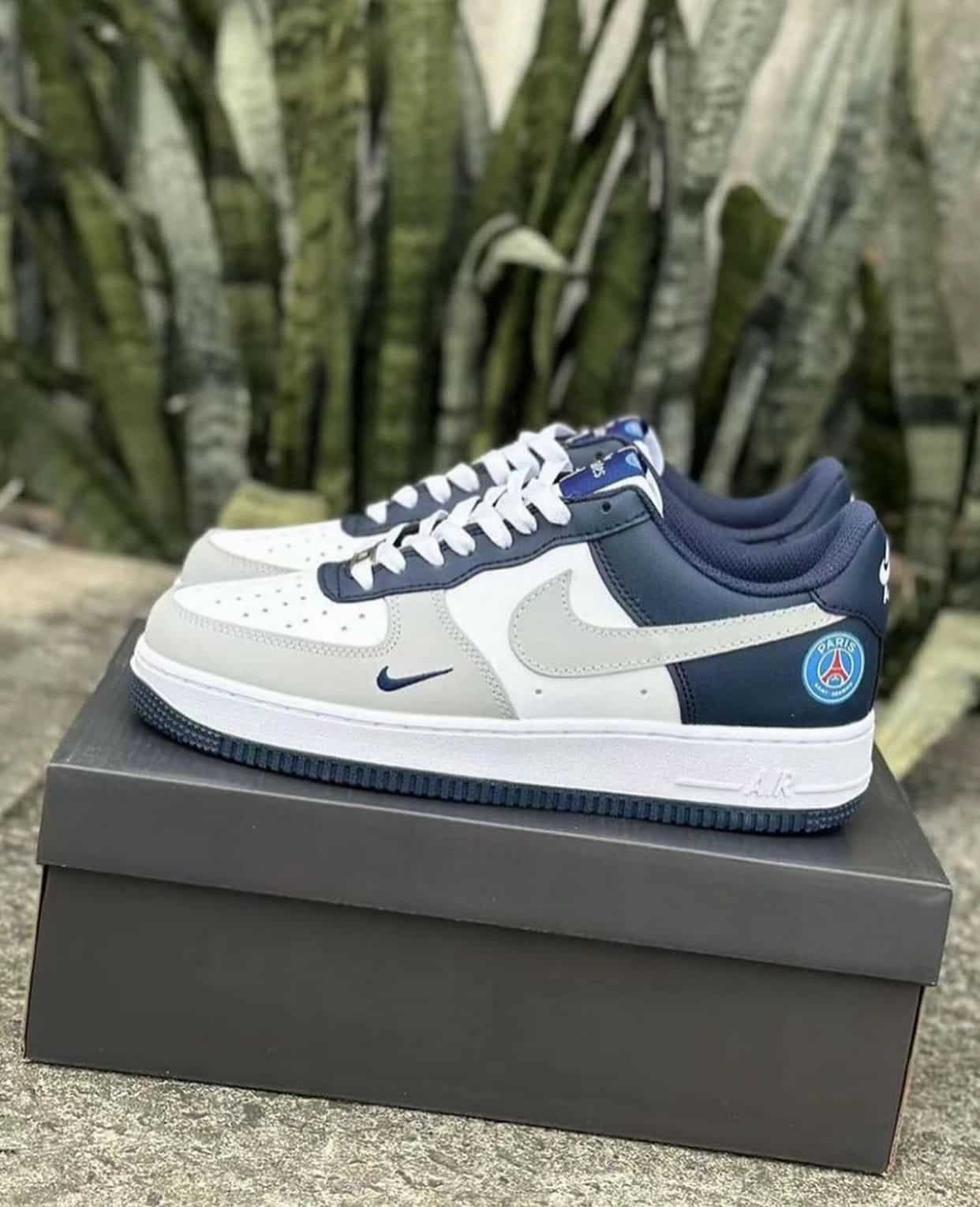 Nike Airforce 1 Navy Sneakers
