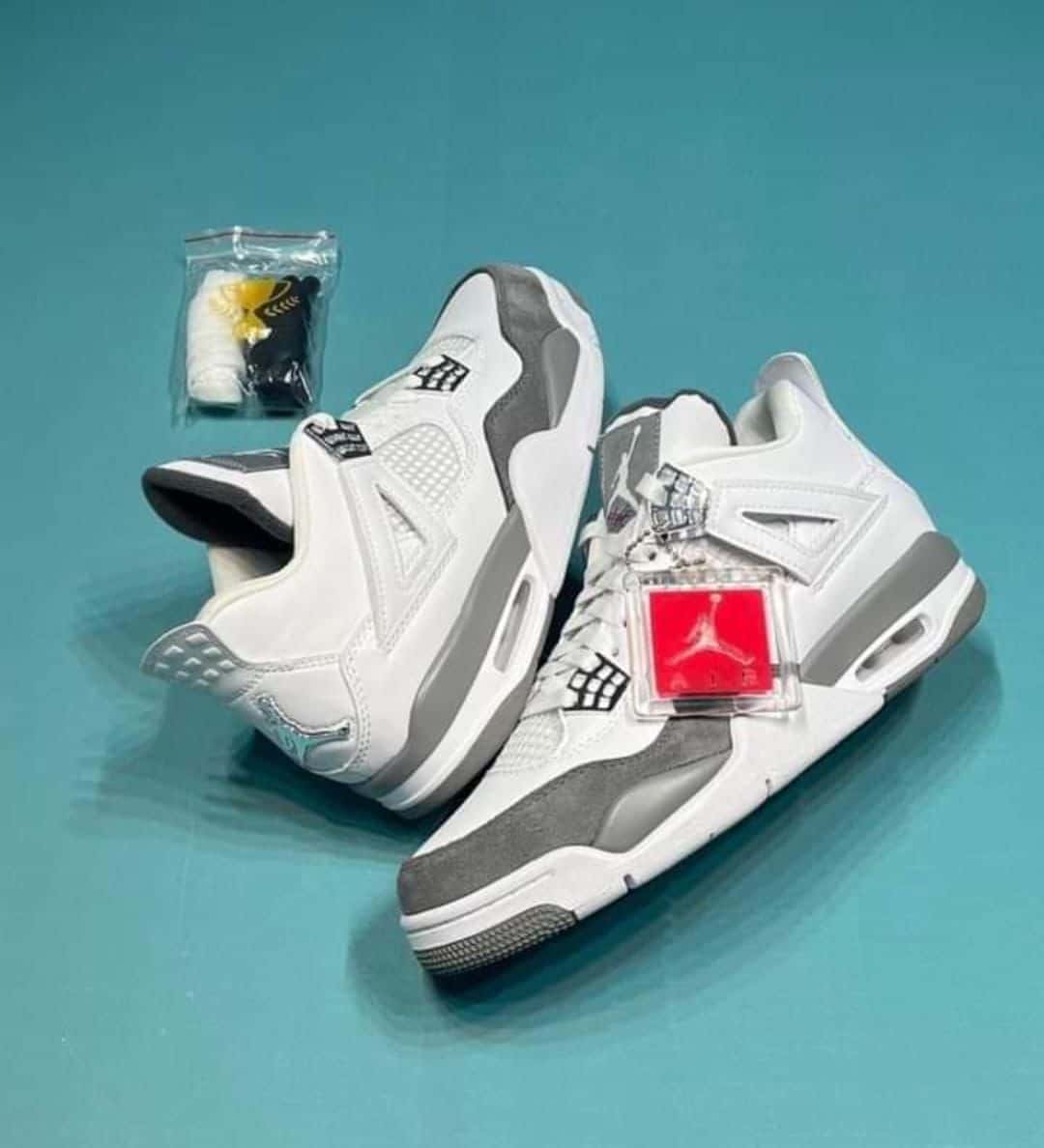 Nike Retro 4 Flint Sneakers