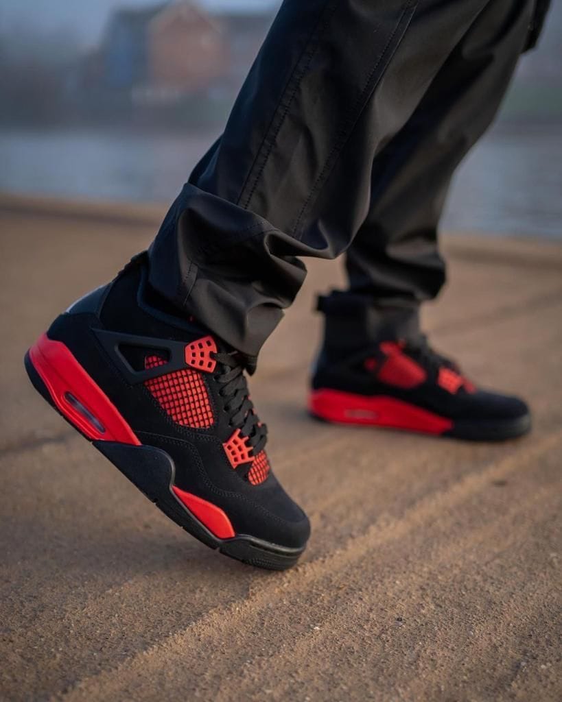 Nike Retro 4 Thunder Sneakers