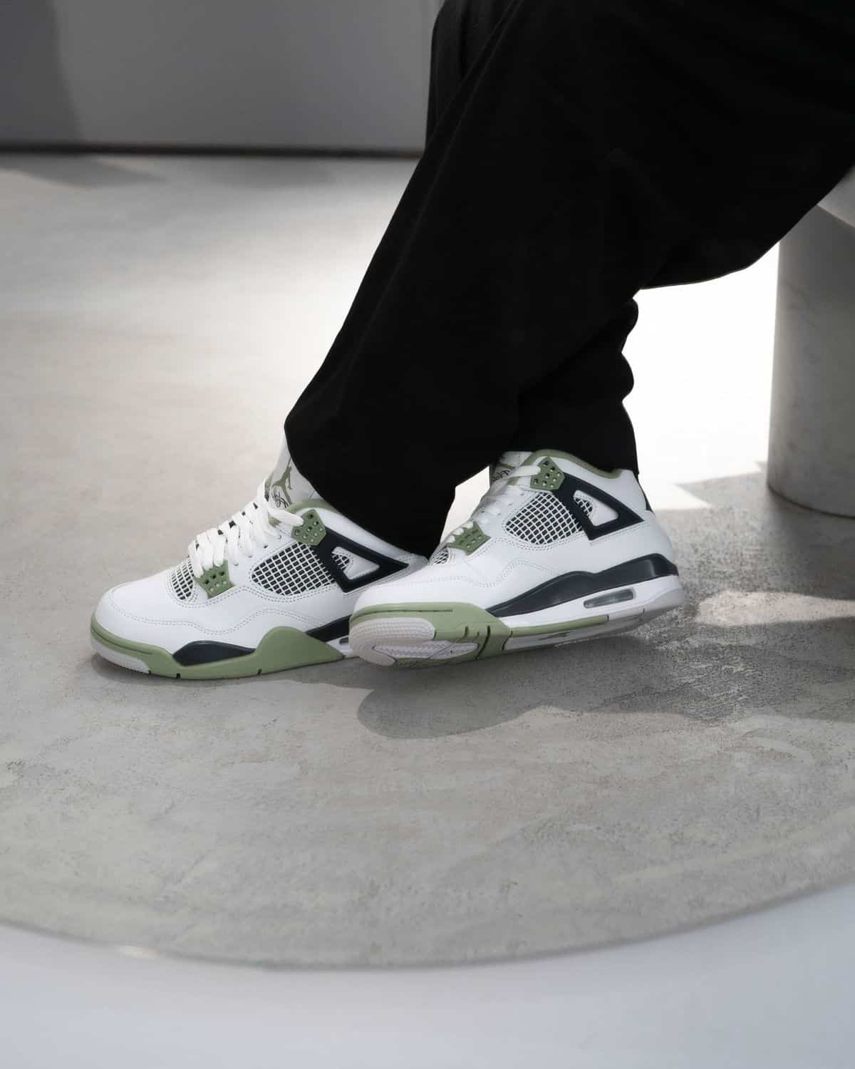 Nike Retro 4 Seafoam Oil Green Sneakers