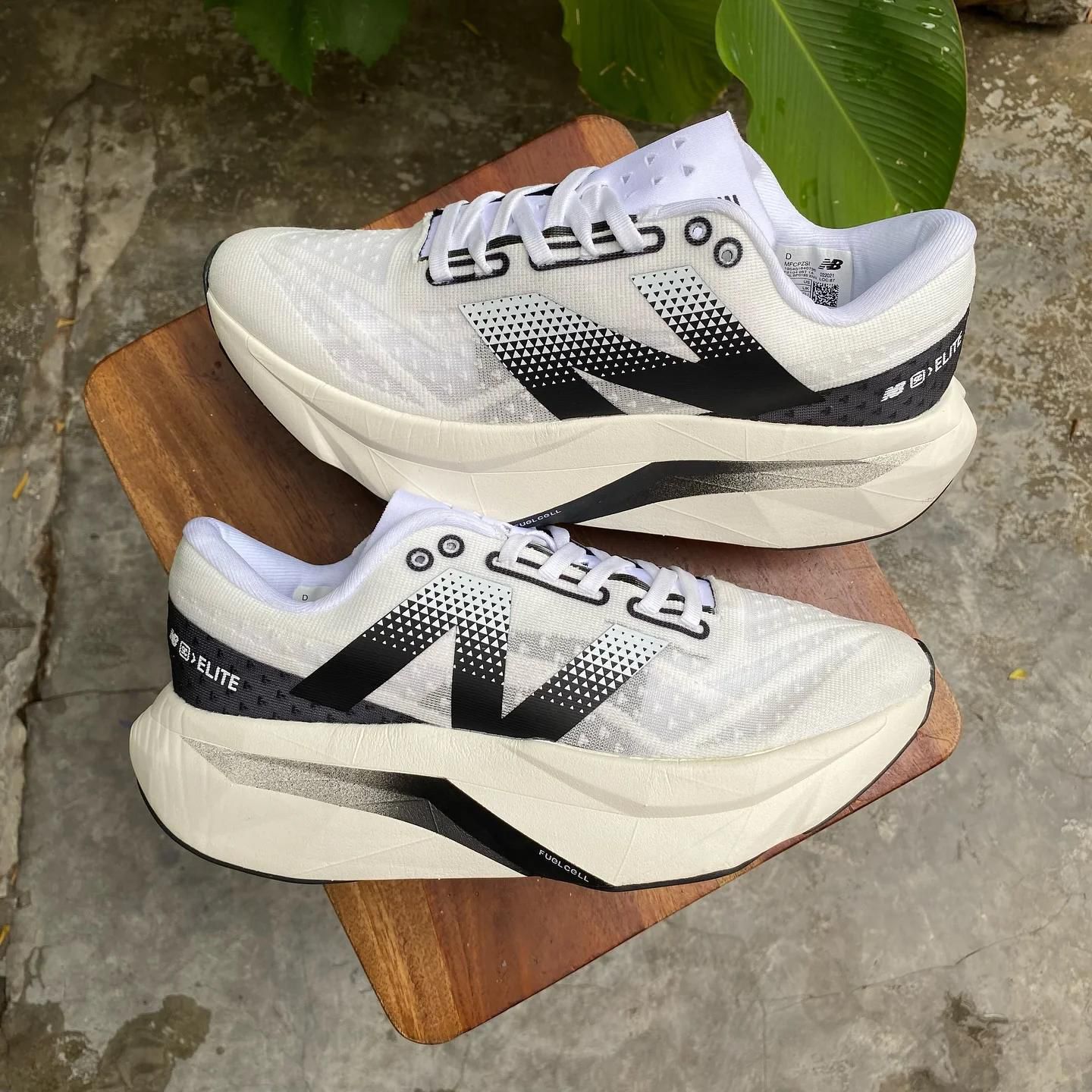 New Balance Fuelcell Sc Elite V4 White Black Running Shoes