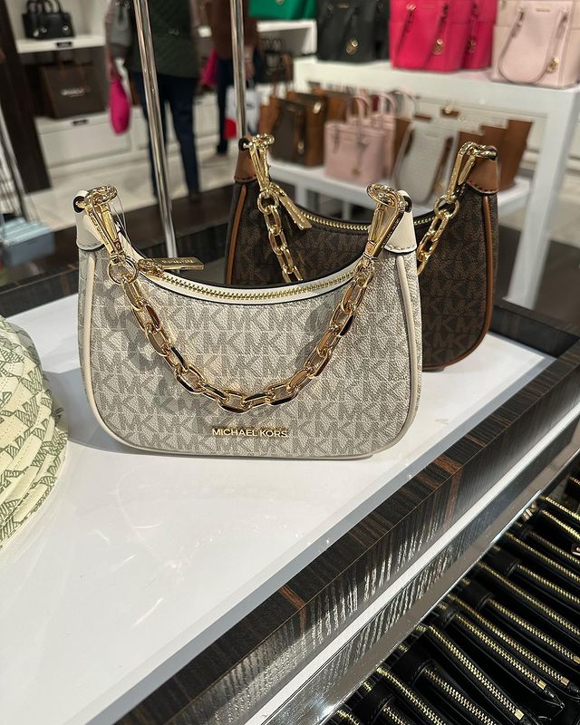 Michael Kors Jet Set White Charm Pochette With Box