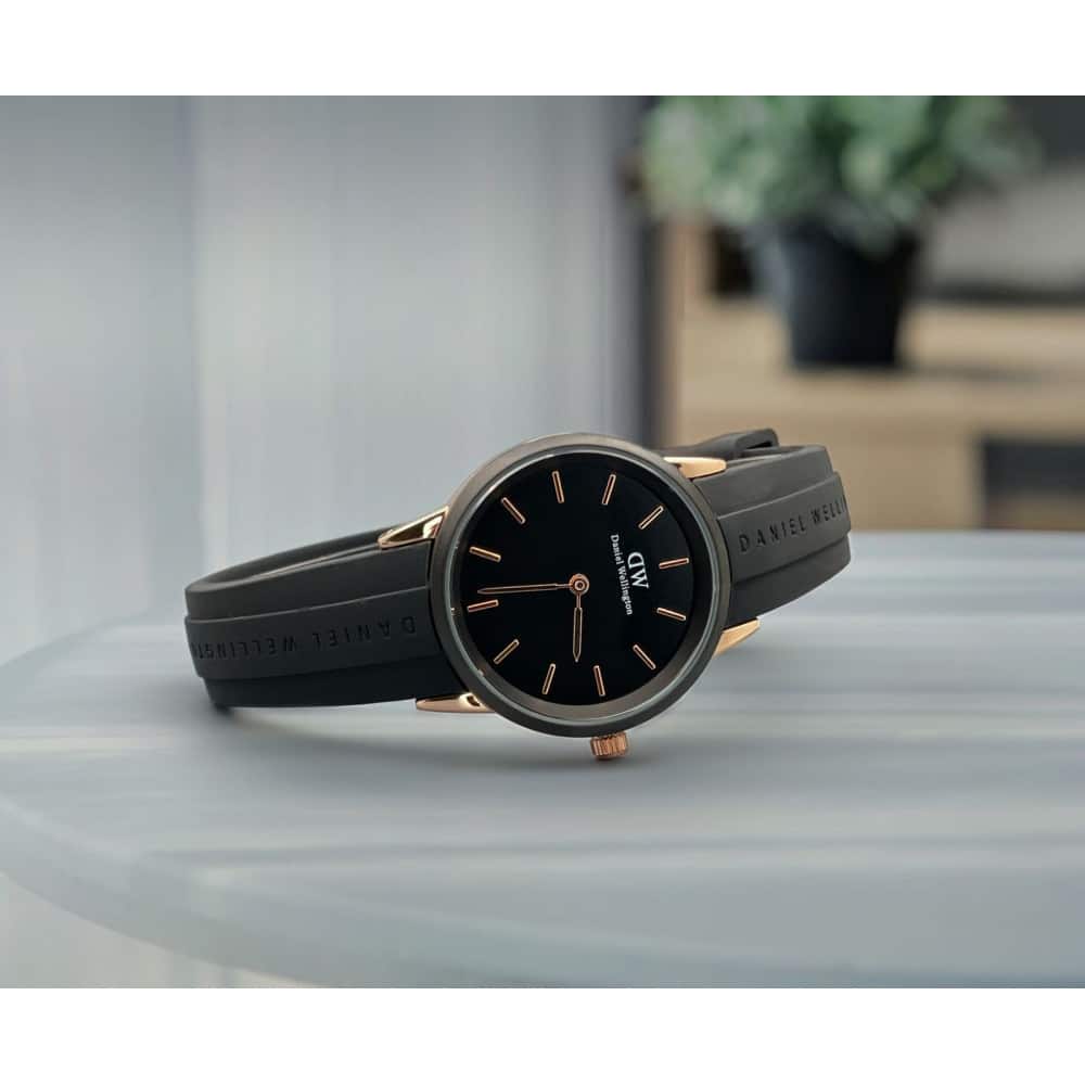 Perfect Combination Of Style And Functionality Watch For Ladies » Mega Fashion