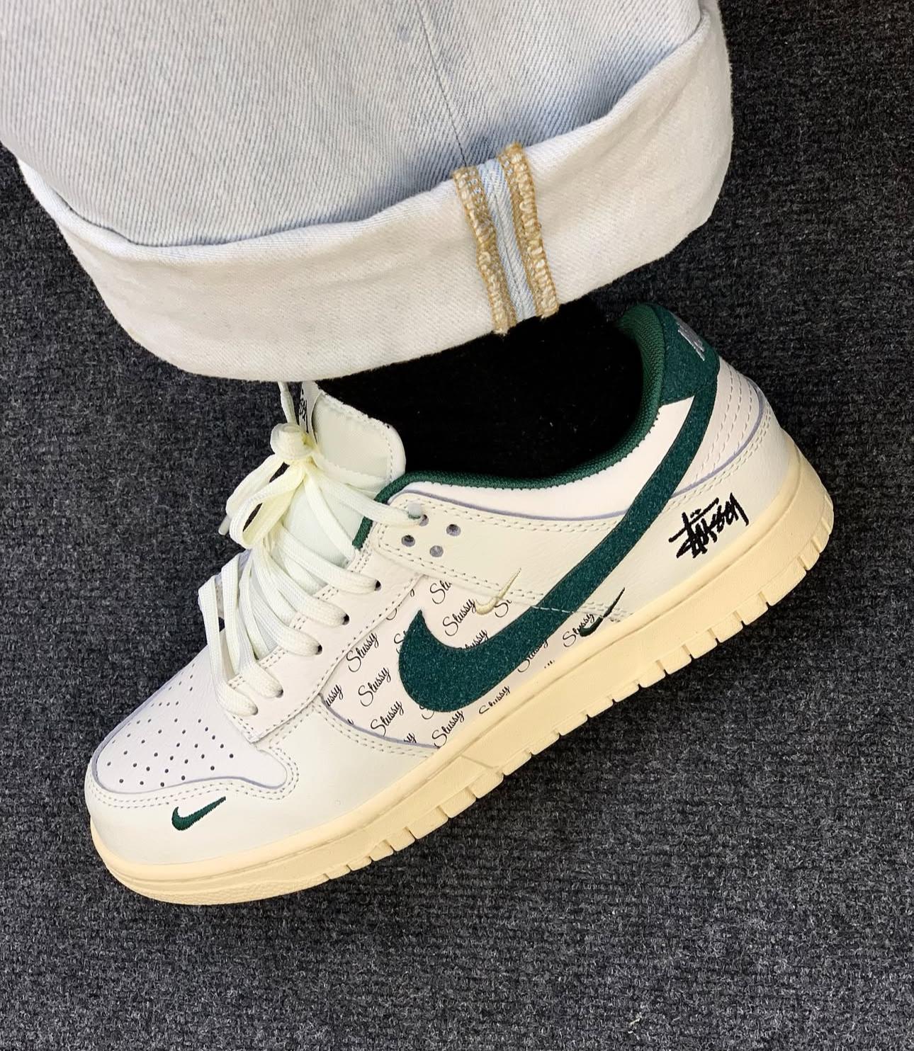 SB Dunk Stussy Sneakers