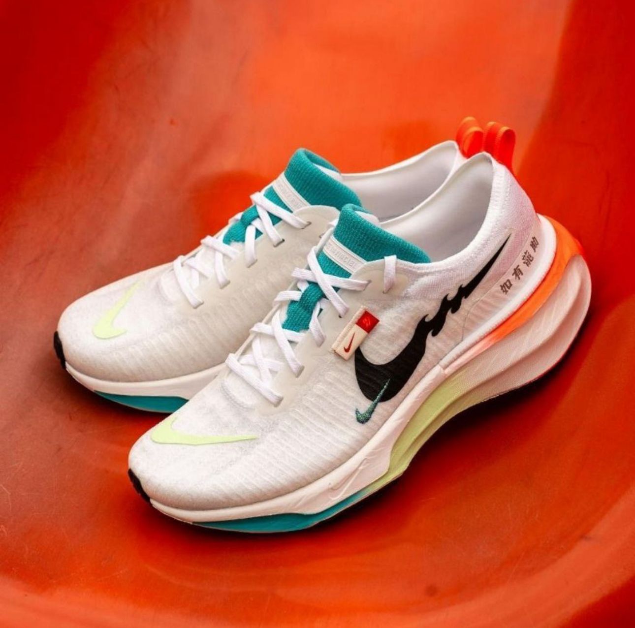 ZoomX Invincible Run 3 White Black Running Shoes