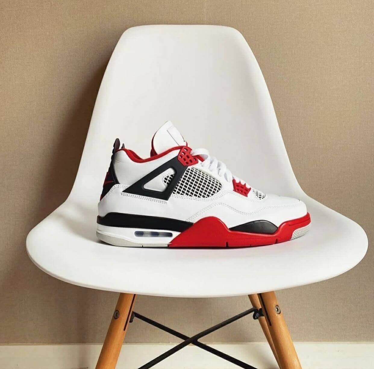 Nike Air Retro 4 Sneakers