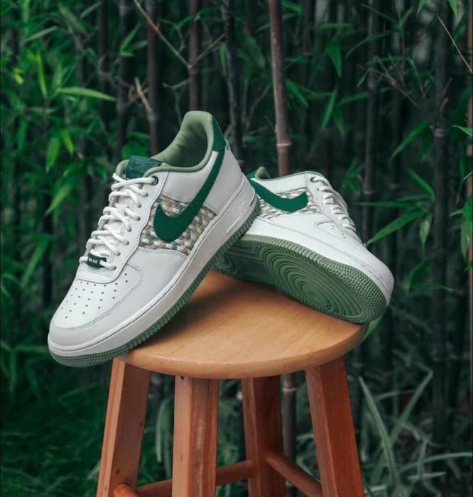 Airforce 1 Green Leather Sneakers