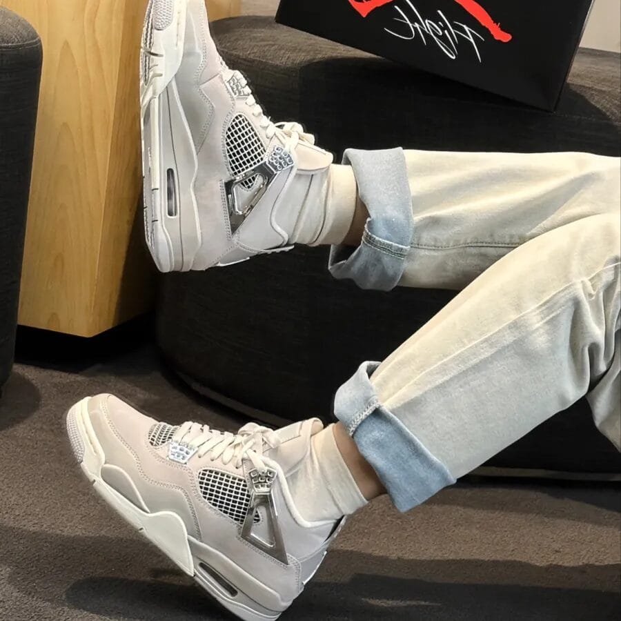 Nike Retro 4 Frozen Moments Sneakers