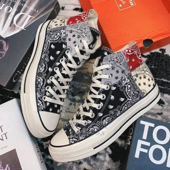 Converse  Chuck Taylor Black Sneakers