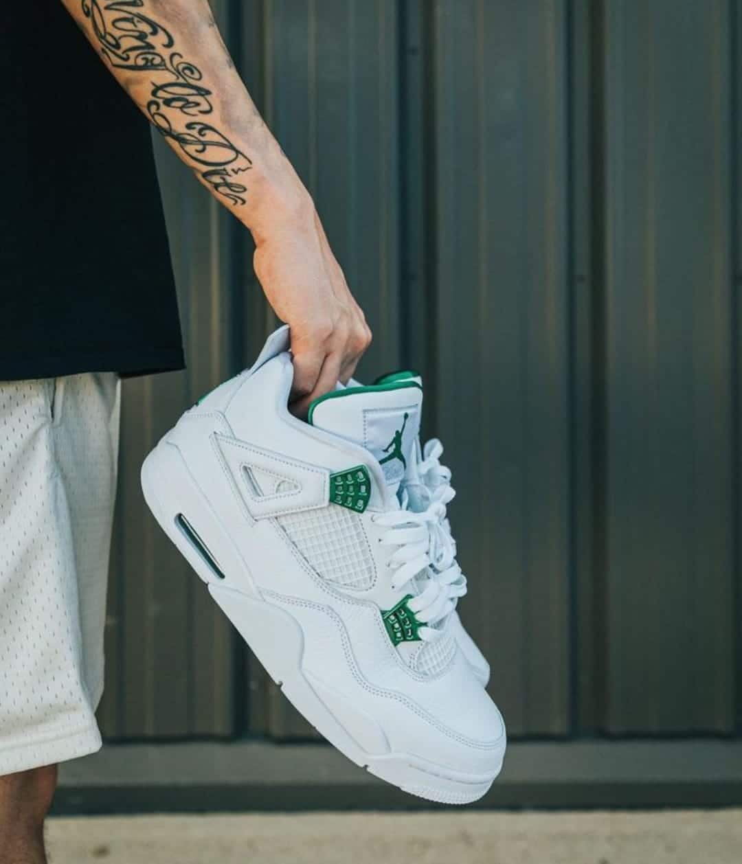 Nike Air Retro 4 Green Metallic Sneakers