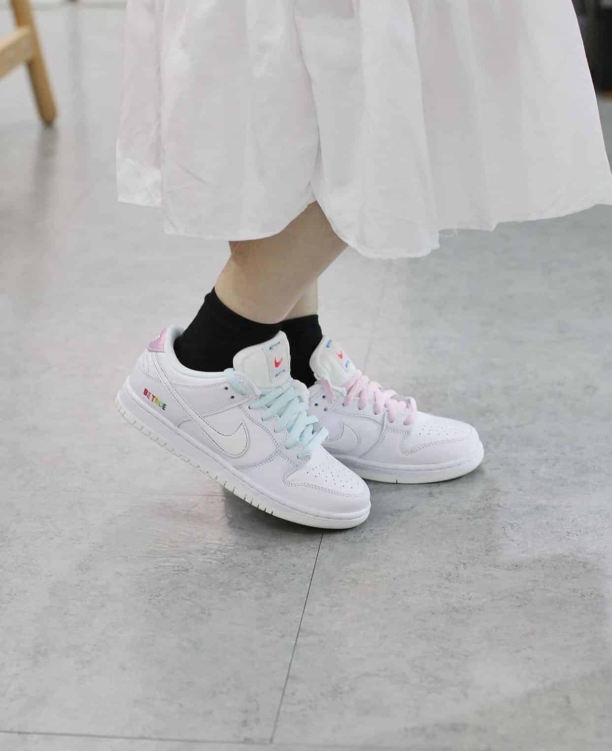 Nike SB Dunk Low Sneakers