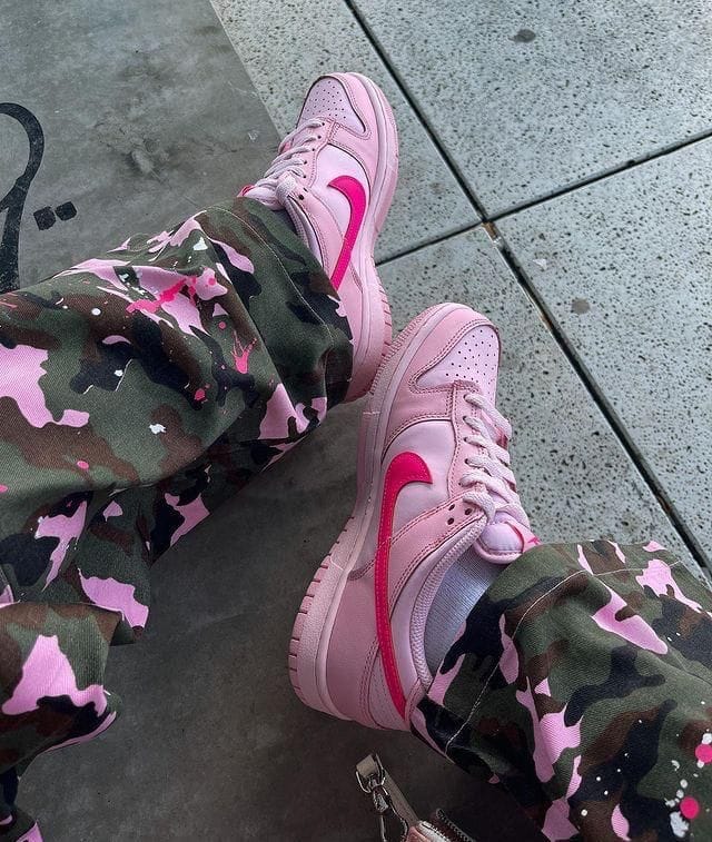 Nike SB Dunk Triple Pink Sneakers
