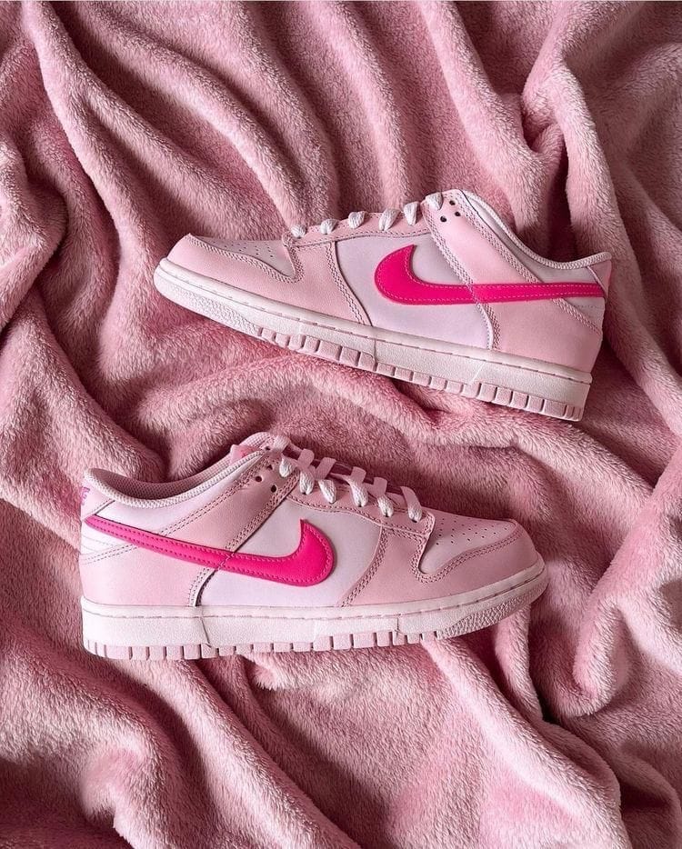 Nike SB Dunk Triple Pink Sneakers