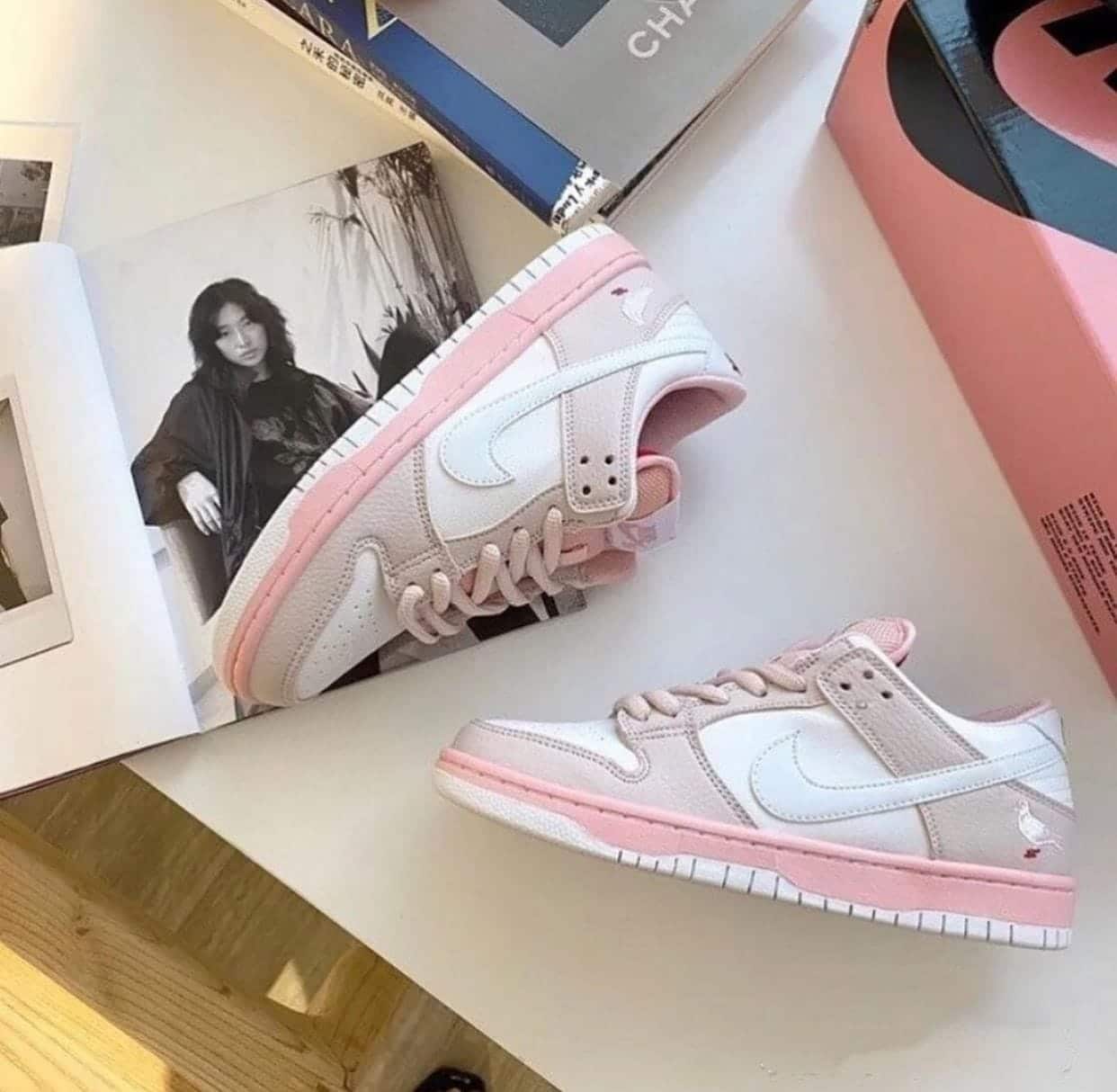 Nike SB Dunk Pink Pigeon Sneakers