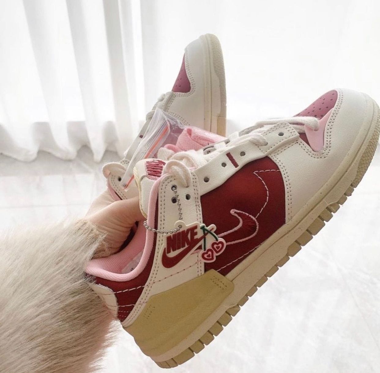 Nike SB Dunk Valentines Day Sneakers