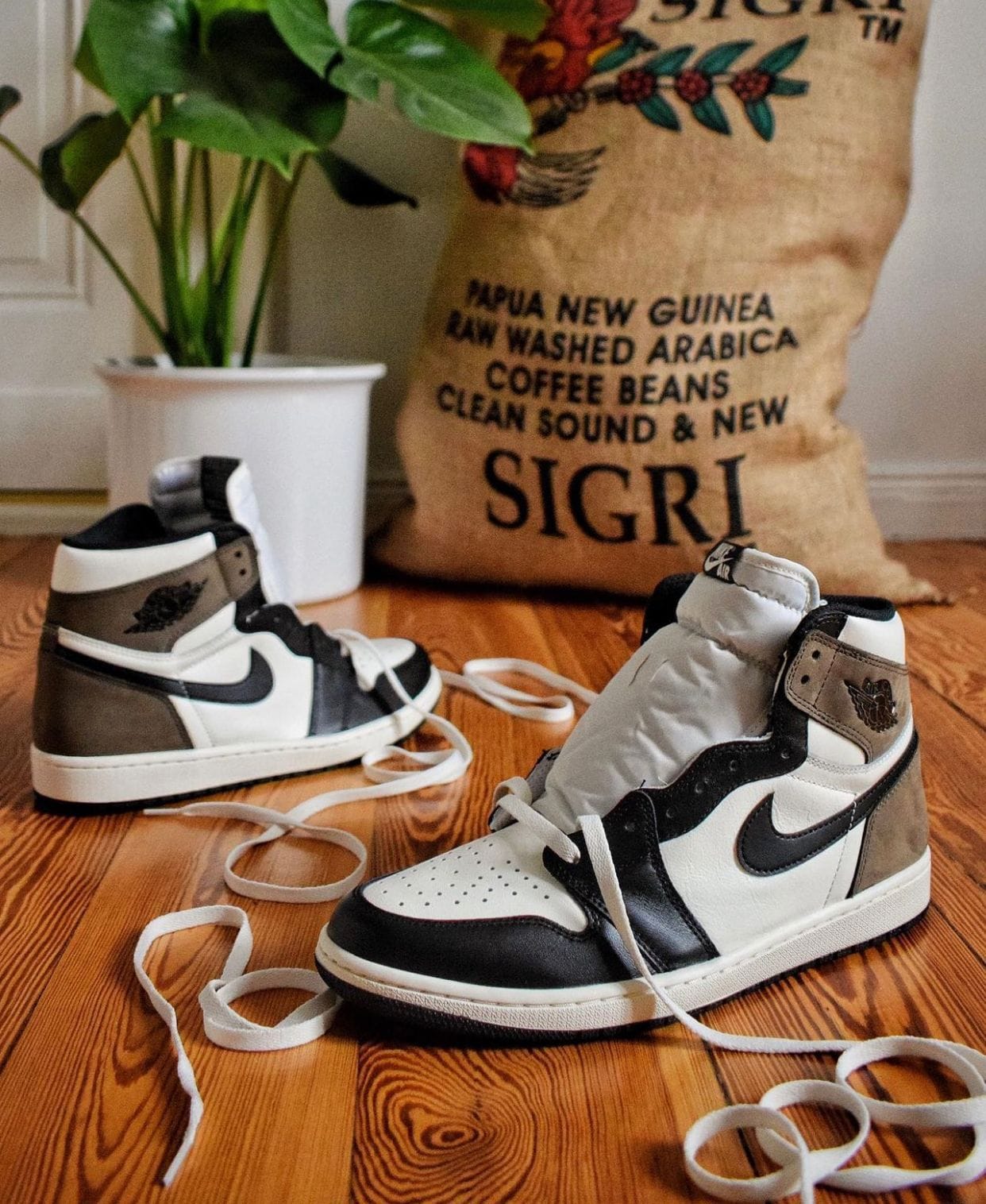 Nike Air 1 Mocha Long Sneakers
