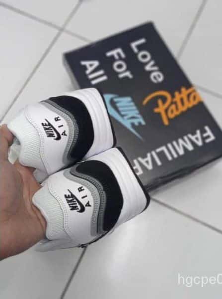 Nike AirMax 1 Patta Sneakers