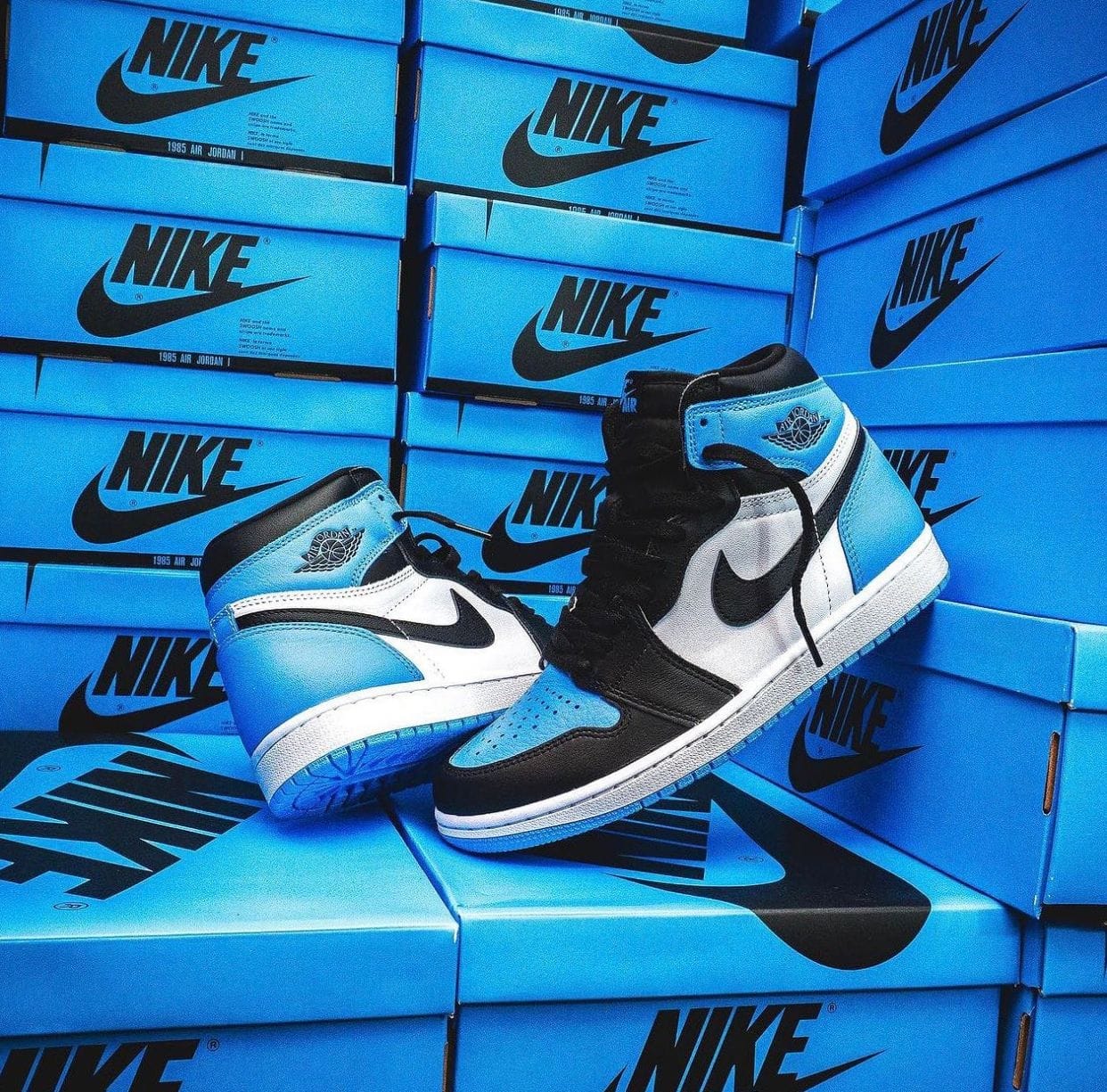 Nike Air 1 Unc Toe Long Sneakers