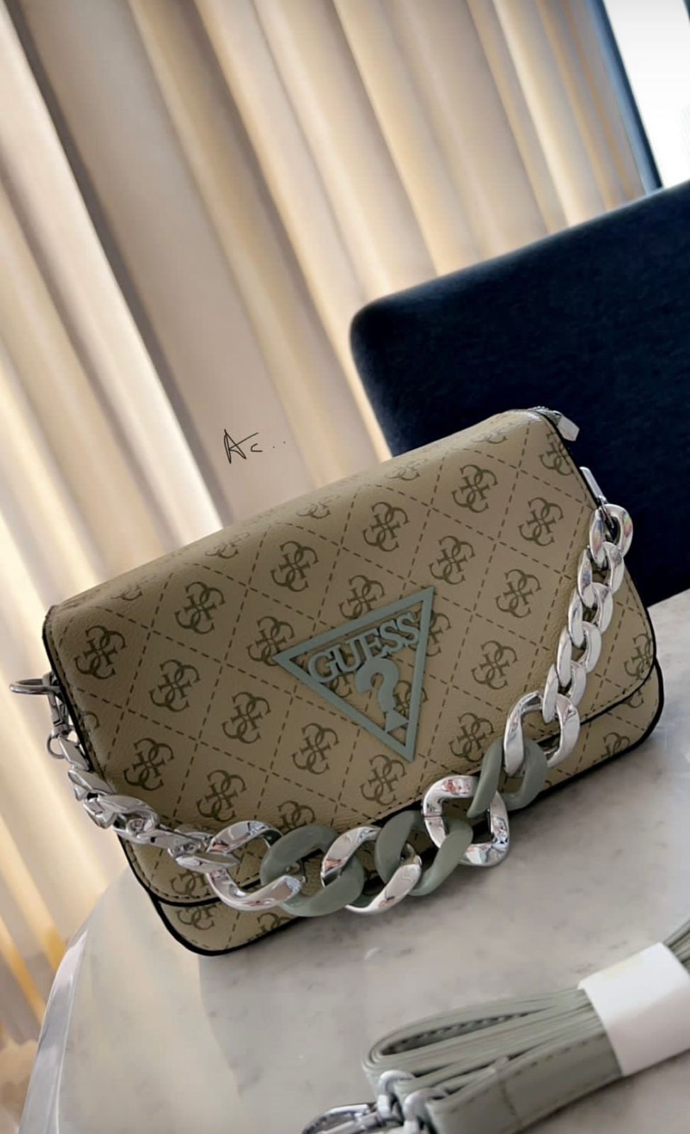 Guess shoulder bag handbag trend fashion women's bag