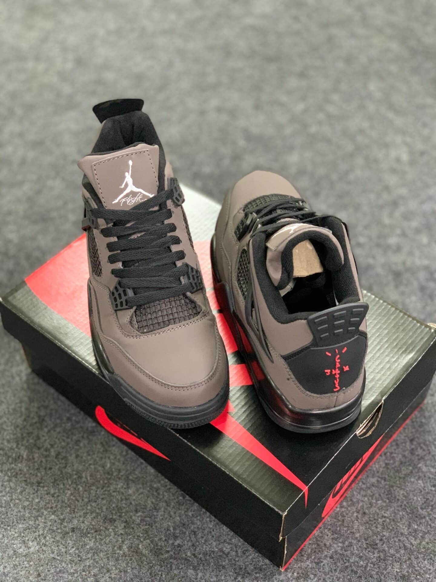 Nike Retro 4 Olive Travis Sneakers