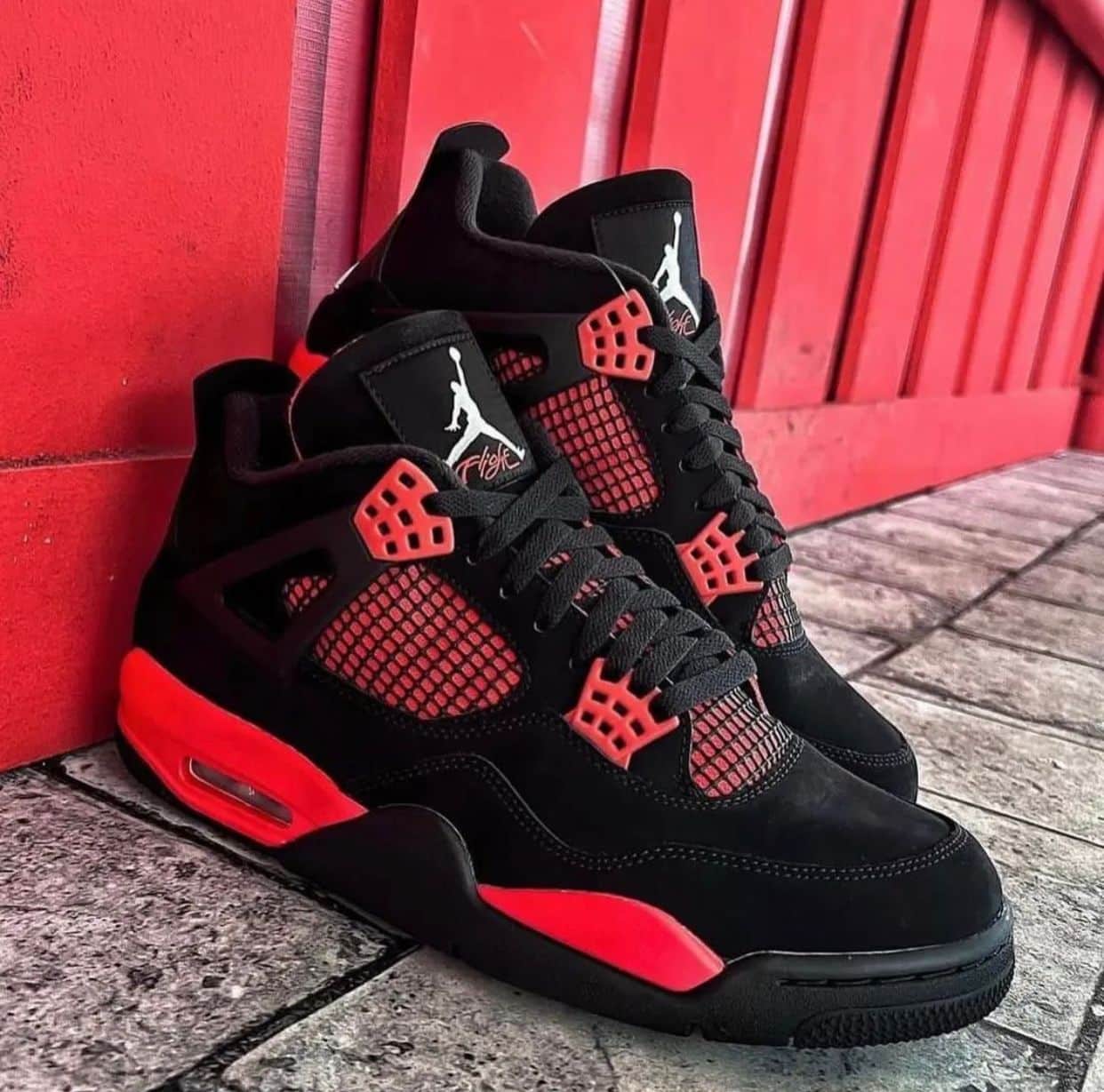 Nike Retro 4 Thunder Sneakers