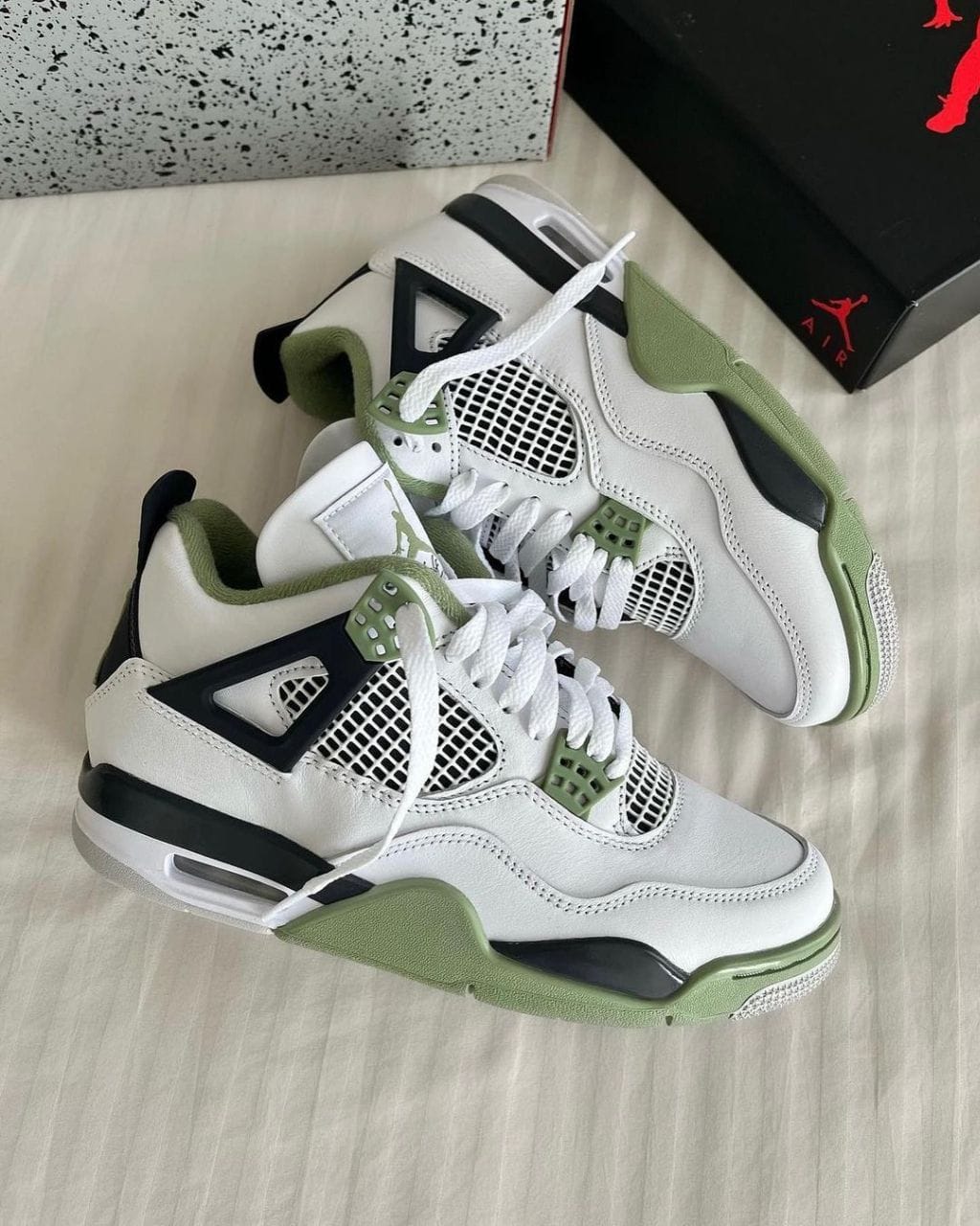 Nike Retro 4 Seafoam Oil Green Sneakers