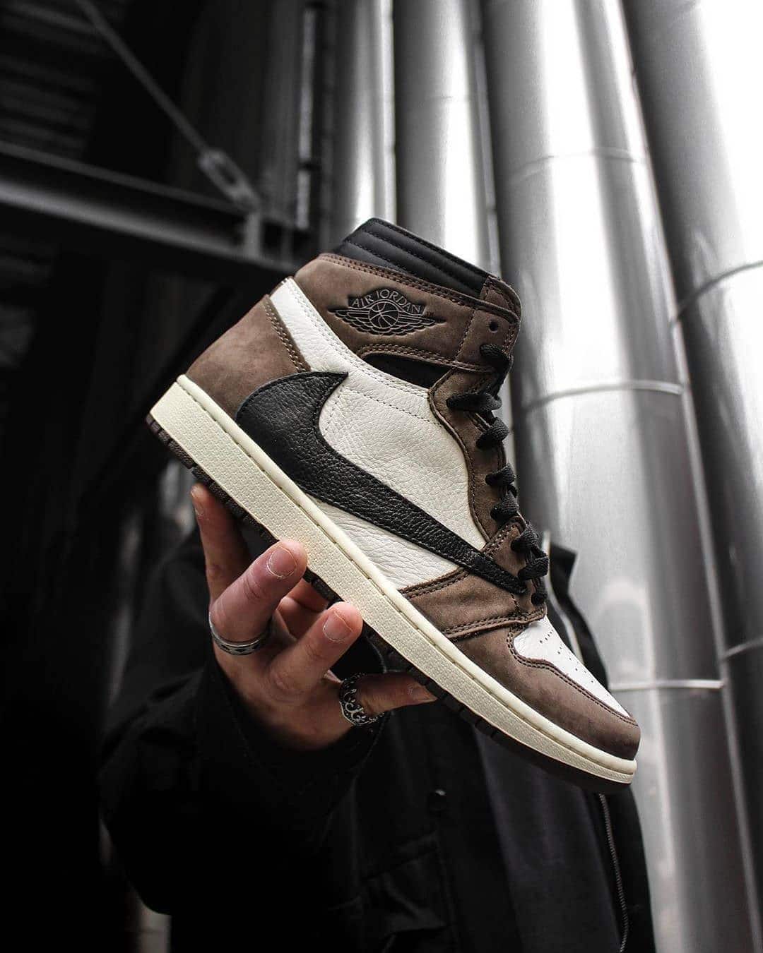 Nike Air Retro 1 Travis Scott Brown Sneakers